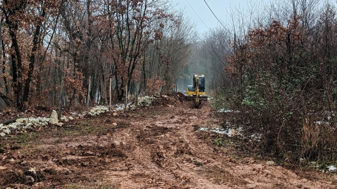 Tinjan: Započeli radovi na rekonstrukciji niskonaponske mreže u Radetićima