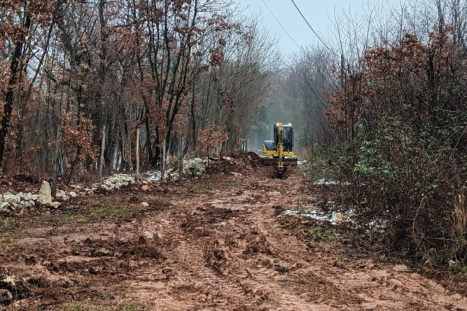 Tinjan: Započeli radovi na rekonstrukciji niskonaponske mreže u Radetićima