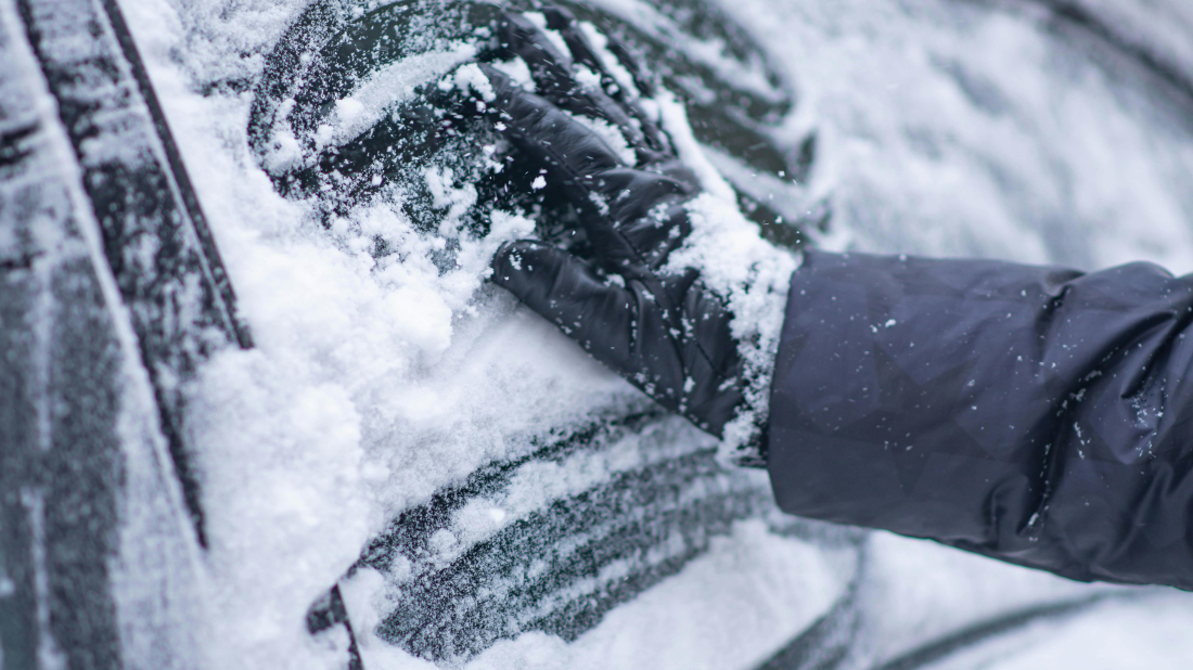 Luk protiv leda na vjetrobranskom staklu: Neobičan savjet podijelio vozače