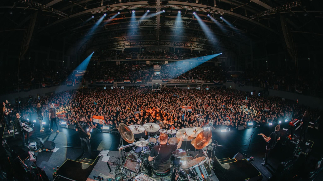 (FOTO) U ispunjenoj Žatici održan prvi Thompsonov koncert u Poreču!