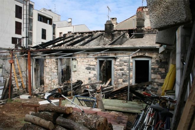 Požar stana u Fažani: 76-godišnjak završio u riječkoj bolnici!