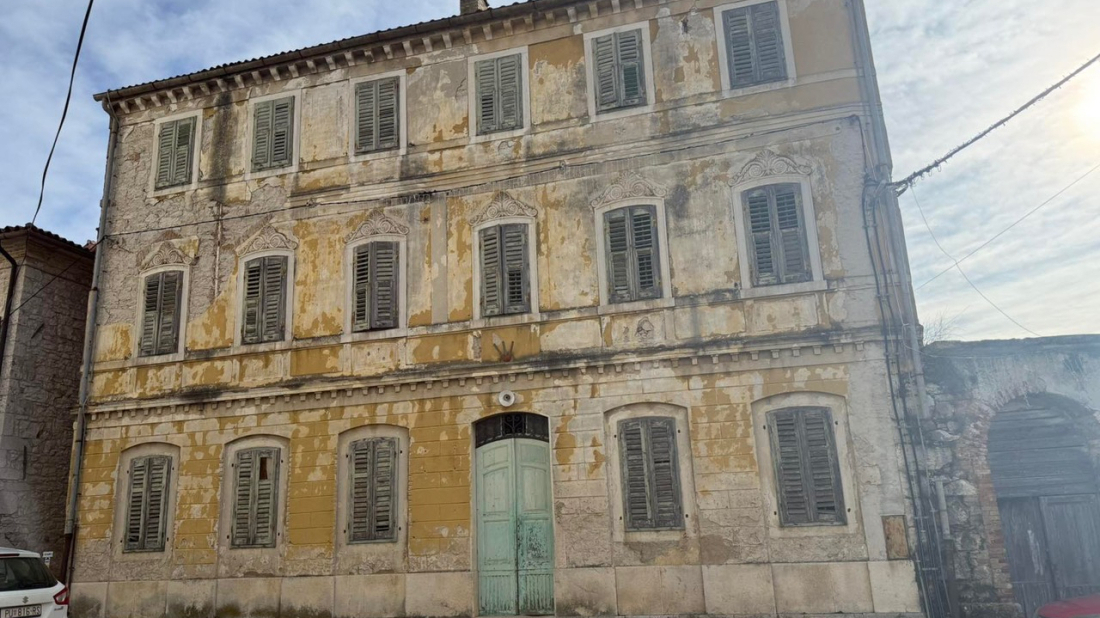 Općina Vižinada pokrenula anketu o prenamjeni stare škole u coworking centar