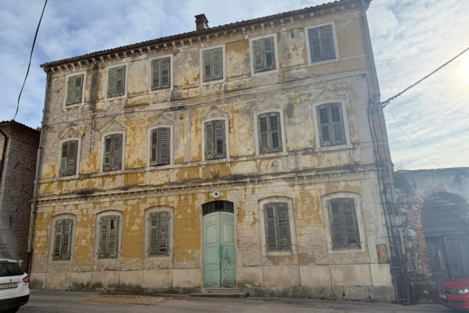 Općina Vižinada pokrenula anketu o prenamjeni stare škole u coworking centar