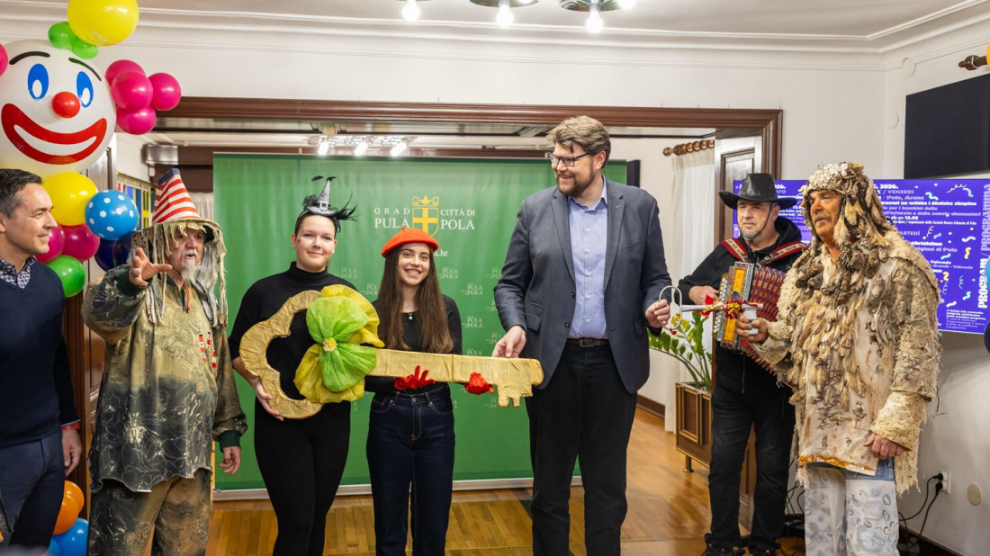 Maškare preuzele ključeve Grada Pule!