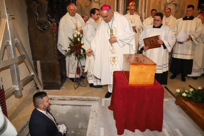 FOTO: Juraj Dobrila napokon počiva u Poreču — povijesni povratak istarskog biskupa u Eufrazijevu