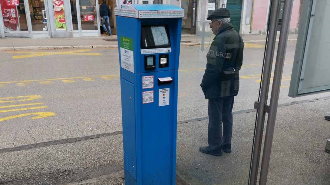 U Puli nova usluga za građane: Na Giardinima postavljen uređaj na kojem se mogu kupiti i parkirne i autobusne karte
