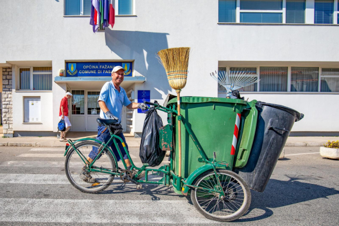 Nakon odlaska Danijela Ferića, raspisan je natječaj za novog direktora Komunalca Fažana