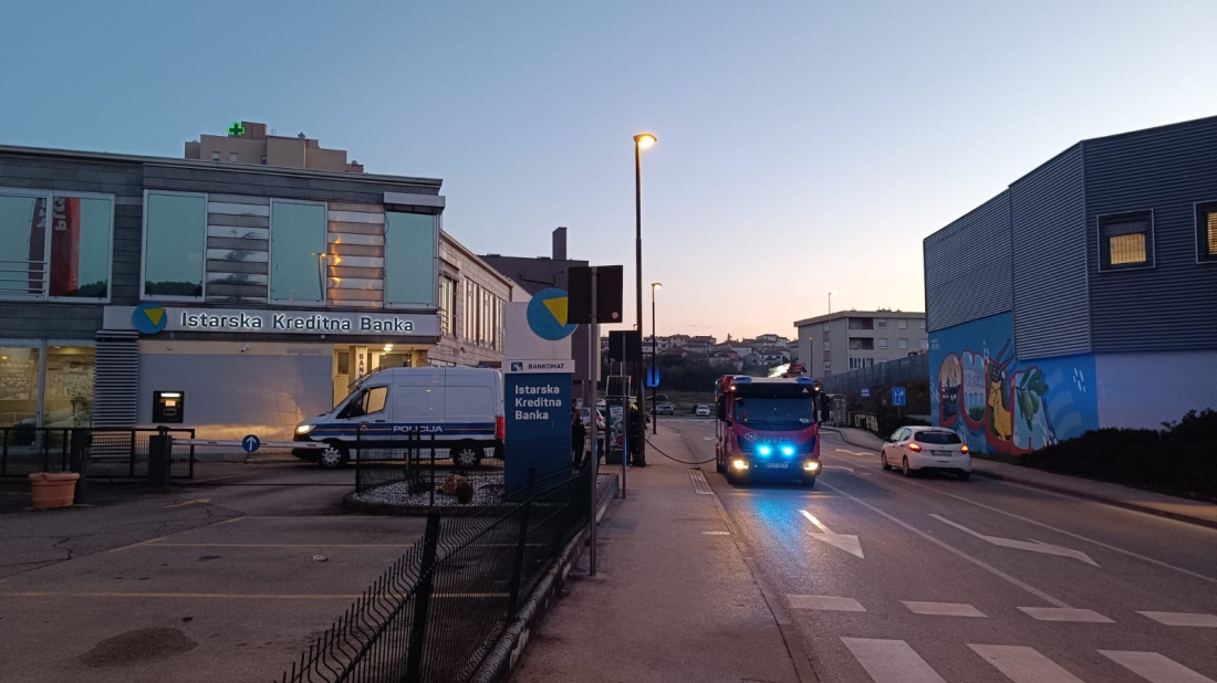 Požar kontejnera kod Kauflanda u Puli, intervenirali vatrogasci i policija!