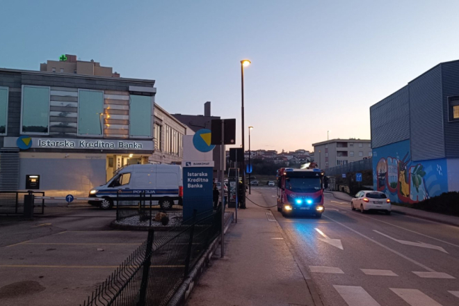 Požar kontejnera kod Kauflanda u Puli, intervenirali vatrogasci i policija!