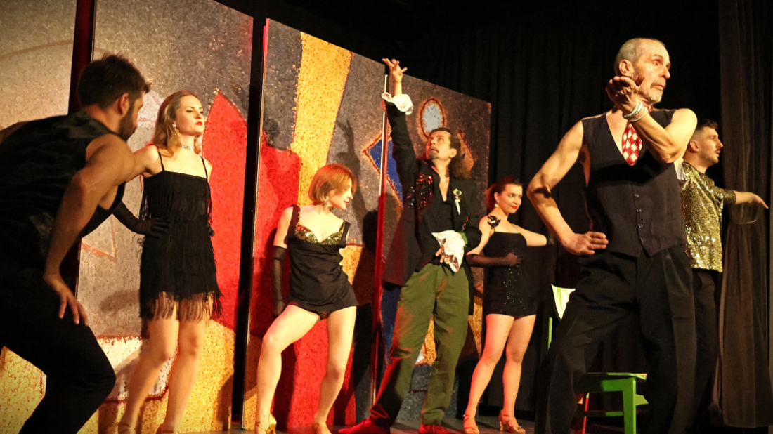 Nova kazališna družina „San, san“ oduševila Poreč premijerom predstave „Proba 37 – senza fine“