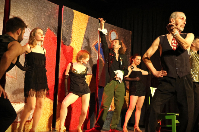 Nova kazališna družina „San, san“ oduševila Poreč premijerom predstave „Proba 37 – senza fine“