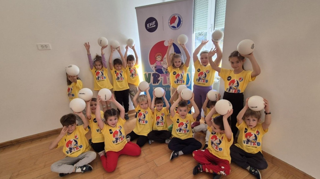 Mali sportaši u DV Neven Rovinj: Rukomet kroz igru osvaja vrtićke skupine