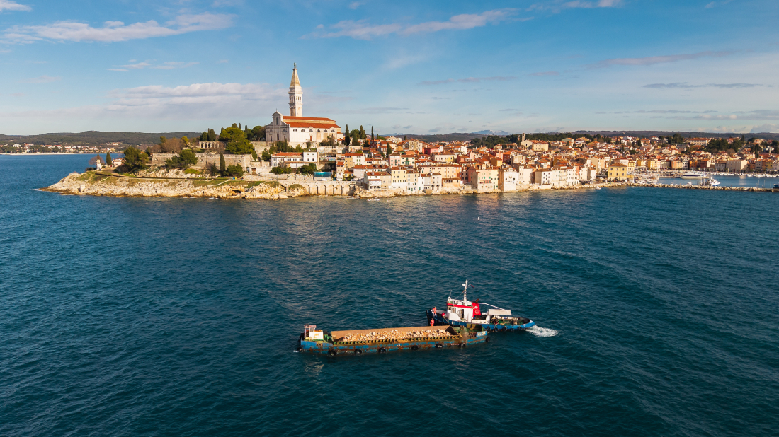 Rovinj: Sjeverni lukobran na Svetoj Katarini gradi se prema planu, u tijeku ključna faza radova