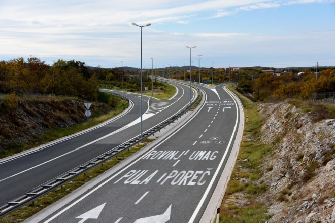 Tijekom vikenda u Istri 20 prometnih nesreća, jedan vozač jurio 183 km/h na Istarskom ipsilonu