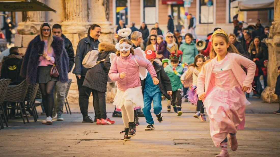 Pula: Na manifestaciji „U potrazi za karnevalom“ sudjelovalo 500-ak djece