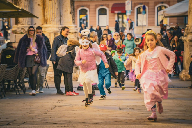 Pula: Na manifestaciji „U potrazi za karnevalom“ sudjelovalo 500-ak djece