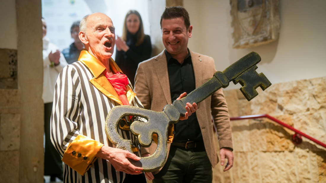 FOTO Rovinj ponovno u znaku maškara: Ključevi grada predani Meštru Karnevala