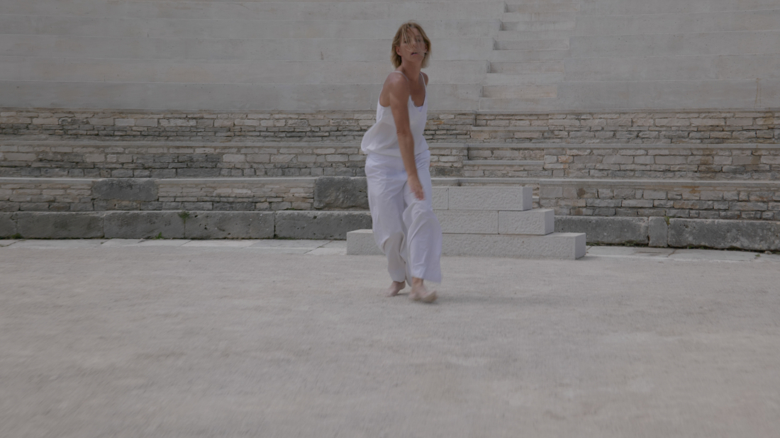 Eksperimentalni plesni film “Bijelo” Alexandre Madsen u petak na Maloj sceni INK-a