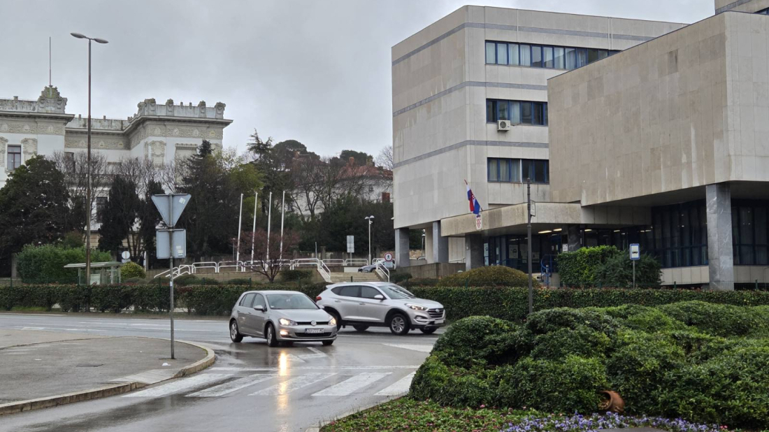 U Puli više osoba pretuklo i opljačkalo Rusa