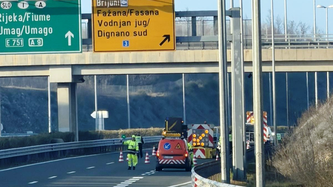 Naletjela na kamion Bina Istre pod signalizacijom: Dvije osobe ozlijeđene na Ipsilonu kod Vodnjana