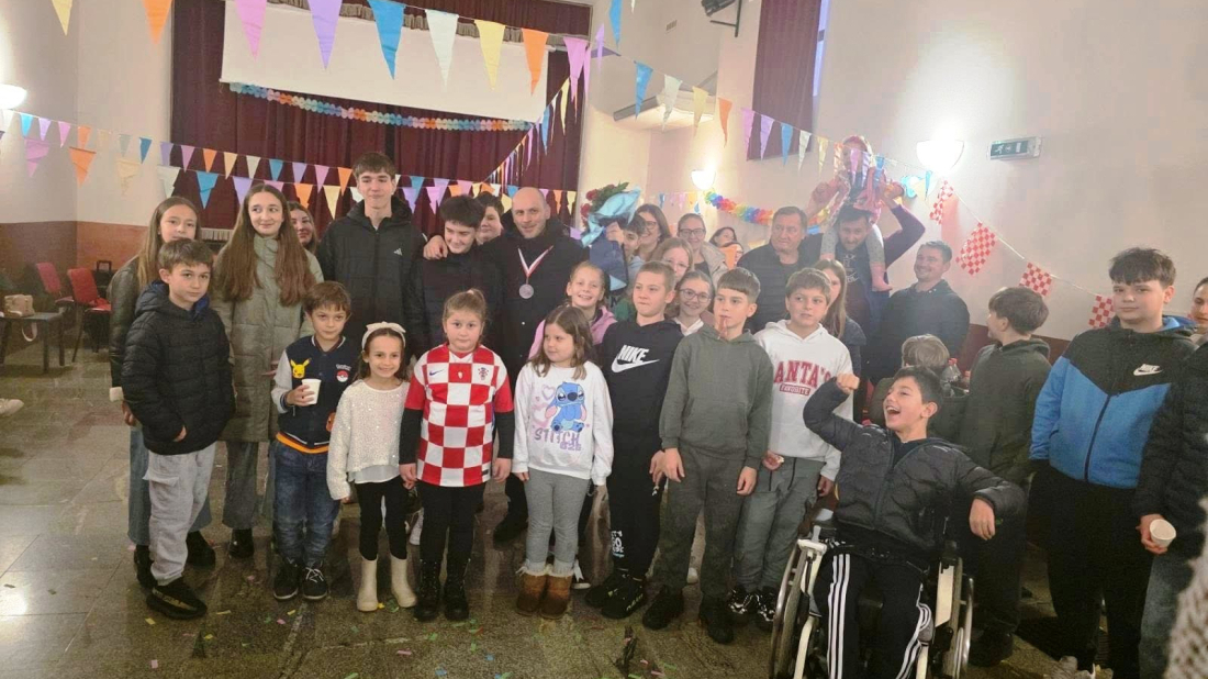 Galižana dočekala srebrnog svećenika: Vladimir Brizić viceprvak Europe u malom nogometu