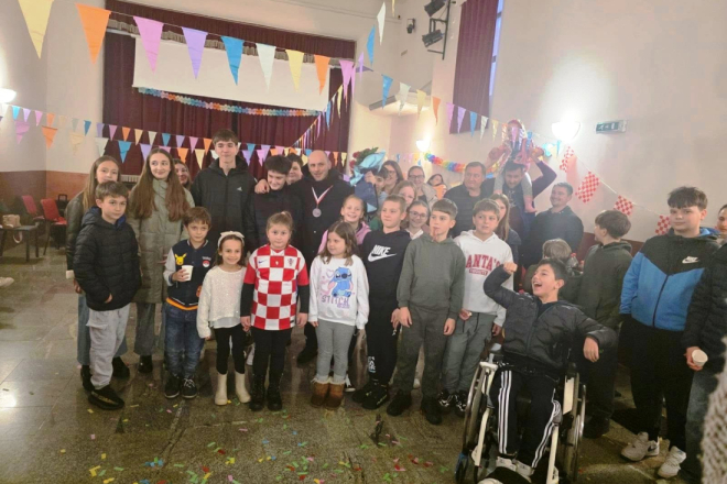 Galižana dočekala srebrnog svećenika: Vladimir Brizić viceprvak Europe u malom nogometu