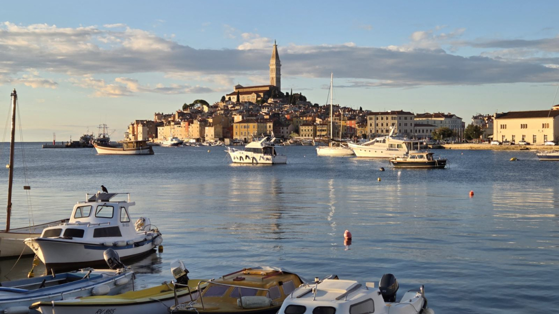 Grad Rovinj povećao prag za uskrsnu pomoć: više umirovljenika sada ima pravo na jednokratnu isplatu