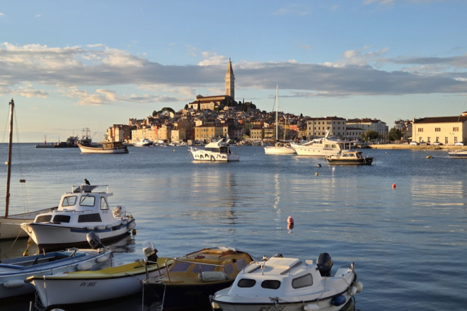 Grad Rovinj povećao prag za uskrsnu pomoć: više umirovljenika sada ima pravo na jednokratnu isplatu