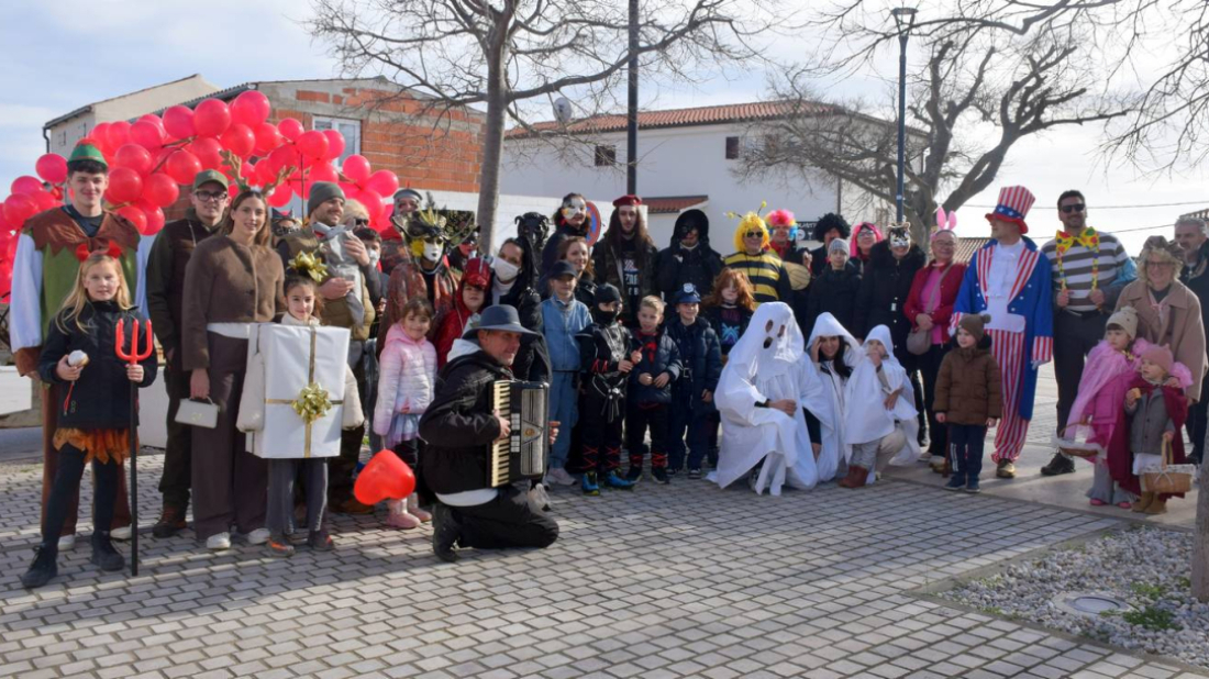 Maškarano veselje u Banjolama i Premanturi: uz pjesmu, sunce i dobru volju ispraćen još jedan Pust