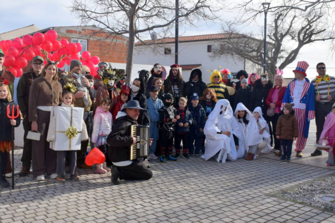 Maškarano veselje u Banjolama i Premanturi: uz pjesmu, sunce i dobru volju ispraćen još jedan Pust