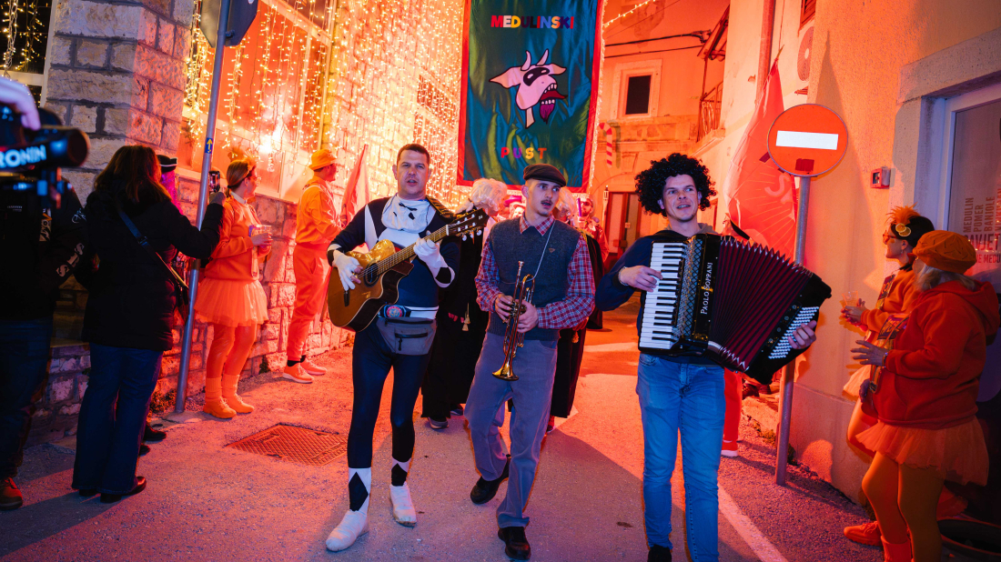 Medulin spaljivanjem Pusta zatvorio još jedno 'peto godišnje doba' uz povorke, dječje maškare i večernju feštu