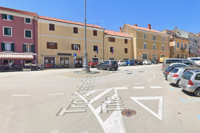 Noćna kontrola u Bujama: Vozač uhvaćen s kokainom i marihuanom, odbio testiranje i završio u pritvoru