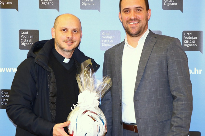 Srebrni svećenik iz Galižane na prijemu kod gradonačelnika: Vladimir Brizić briljirao na EP-u u malom nogometu