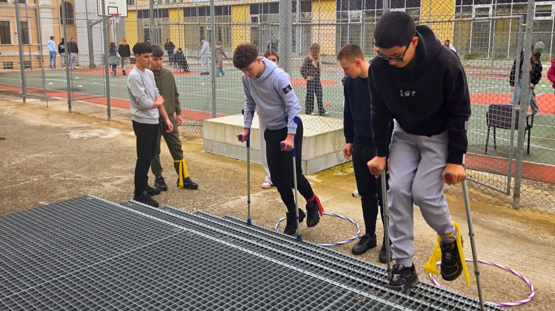 Rovinjski učenici kroz iskustvo učili kako izgleda život s ograničenom pokretljivošću