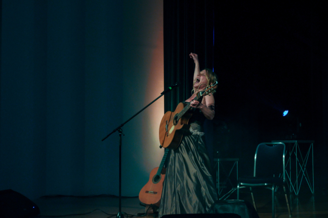 Elis Lovrić ispunila Dvoranu Adris emocijama: Večer koja je spojila glazbu, glumu i poeziju