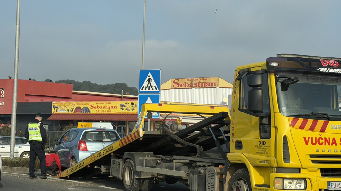 Sudar dvaju automobila na pulskom kružnom toku, bez ozlijeđenih
