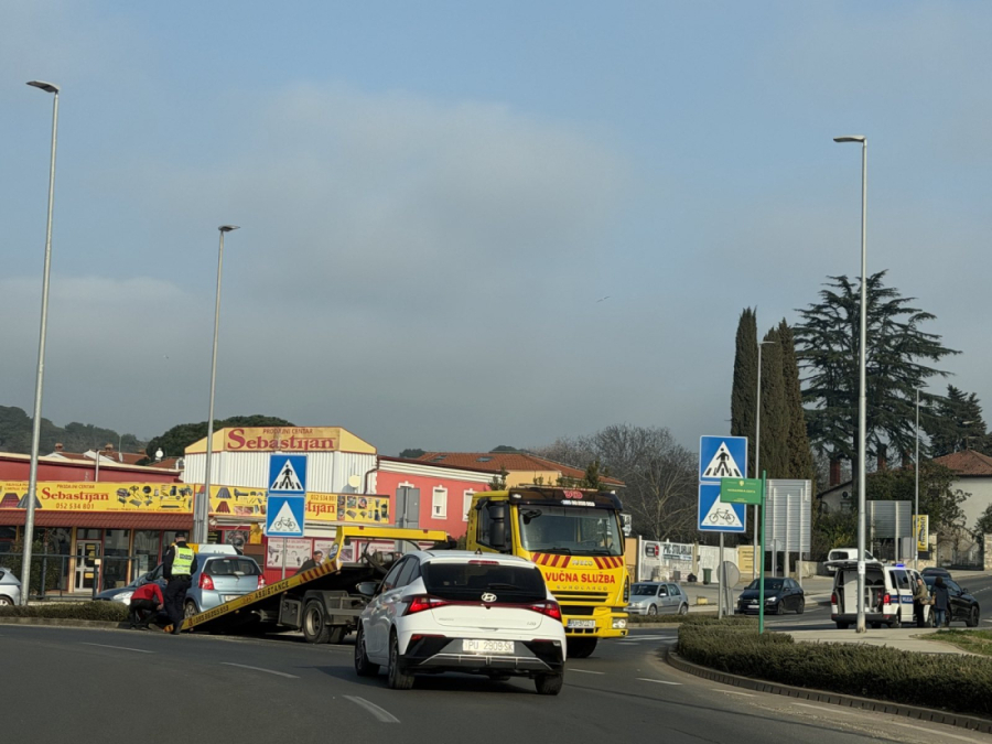 Sudar dvaju automobila na pulskom kružnom toku, bez ozlijeđenih - IstraIN