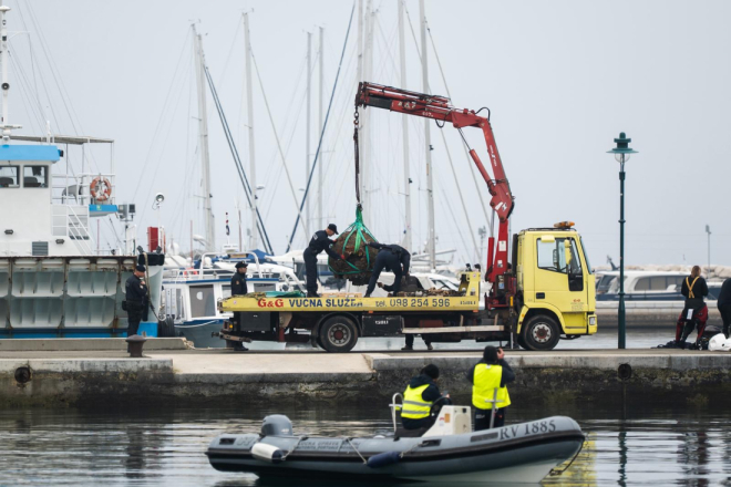 Foto: Iz rovinjske uvale Lone uspješno izvađena protubrodska mina iz Drugog svjetskog rata