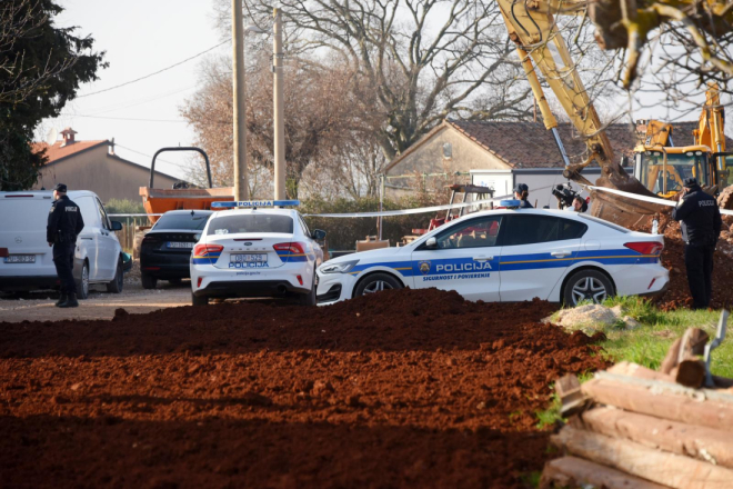 Šok u naselju Filipini: Susjed posumnjao da nešto nije u redu – policija u kući pronašla tri poluraspadnuta tijela