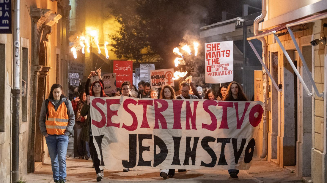 Noćni marš u Puli za Dan žena: Pod parolom „Žene – kičma otpora“ građanke izlaze na ulice