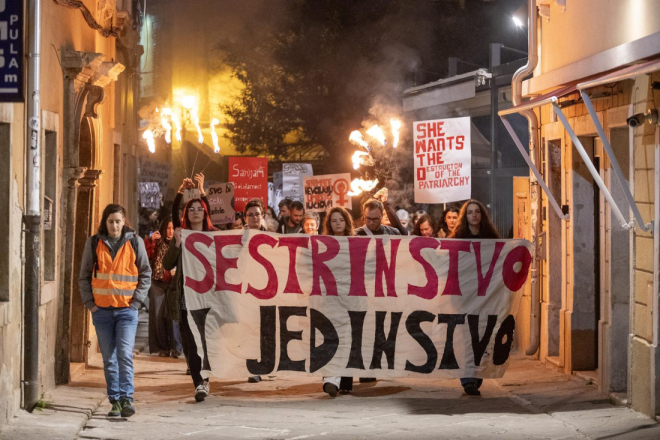 Noćni marš u Puli za Dan žena: Pod parolom „Žene – kičma otpora“ građanke izlaze na ulice
