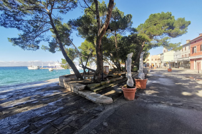 Napad nožem u centru Fažane, ozlijeđene su dvije osobe