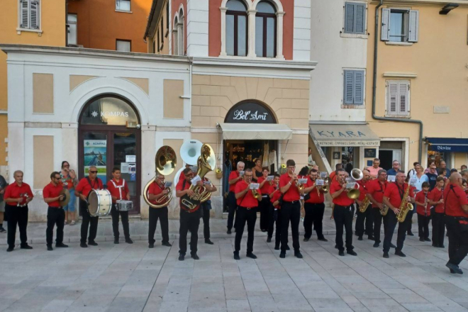 Glazbeni poklon za Dan žena: Limena glazba Rovinj danas svira na glavnom trgu