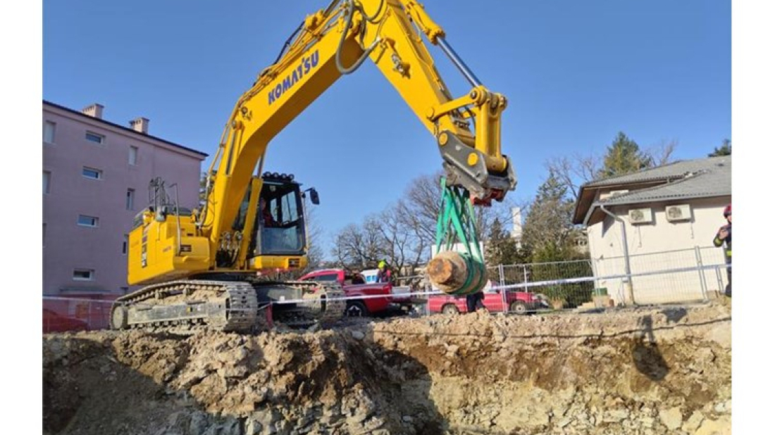 VIDEO: Policijski službenici uspješno uklonili bombu pronađenu u centru Pazina