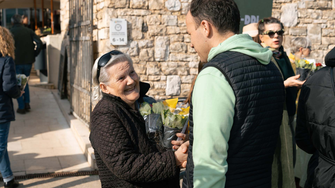 IDS obilježio Dan žena podjelom jaglaca!  'Istra je jaka onoliko koliko su jake žene koje je grade'