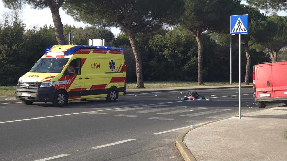 Maloljetnik drogiran i bez vozačke u Rovinju udario pješaka pa pobjegao