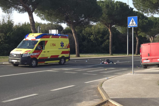 Maloljetnik drogiran i bez vozačke u Rovinju udario pješaka pa pobjegao