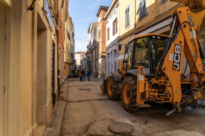 Tri dana bez prolaza u centru Pule: Asfaltira se Ulica Sergijevaca