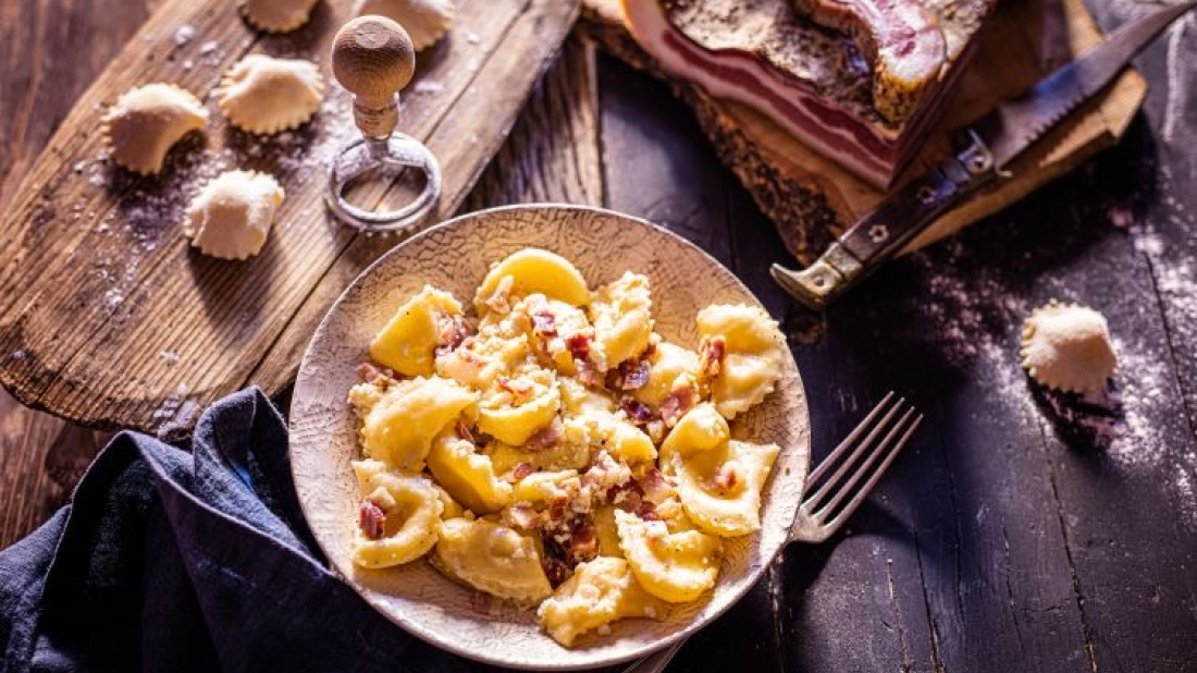 Tradicija na tanjuru: Krenula manifestacija „Jela iz pinjate“ u Kanfanaru i Svetvinčentu