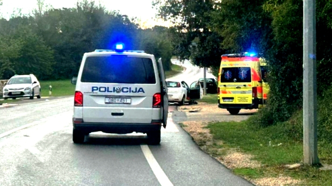 Sletio s ceste i udario u zid: Dvoje putnika teško ozlijeđeno kod Svetog Lovreča, vozač je uhićen!